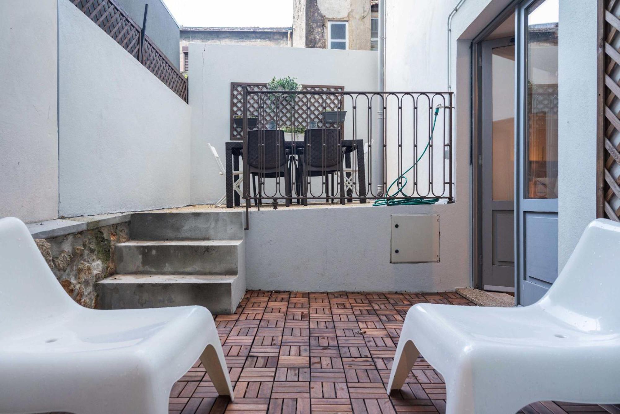 Liiiving In - Delight Terrace
